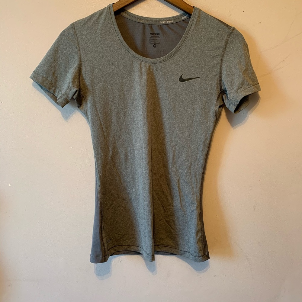 🍃 Nike Athletic Top 🌻 🍃